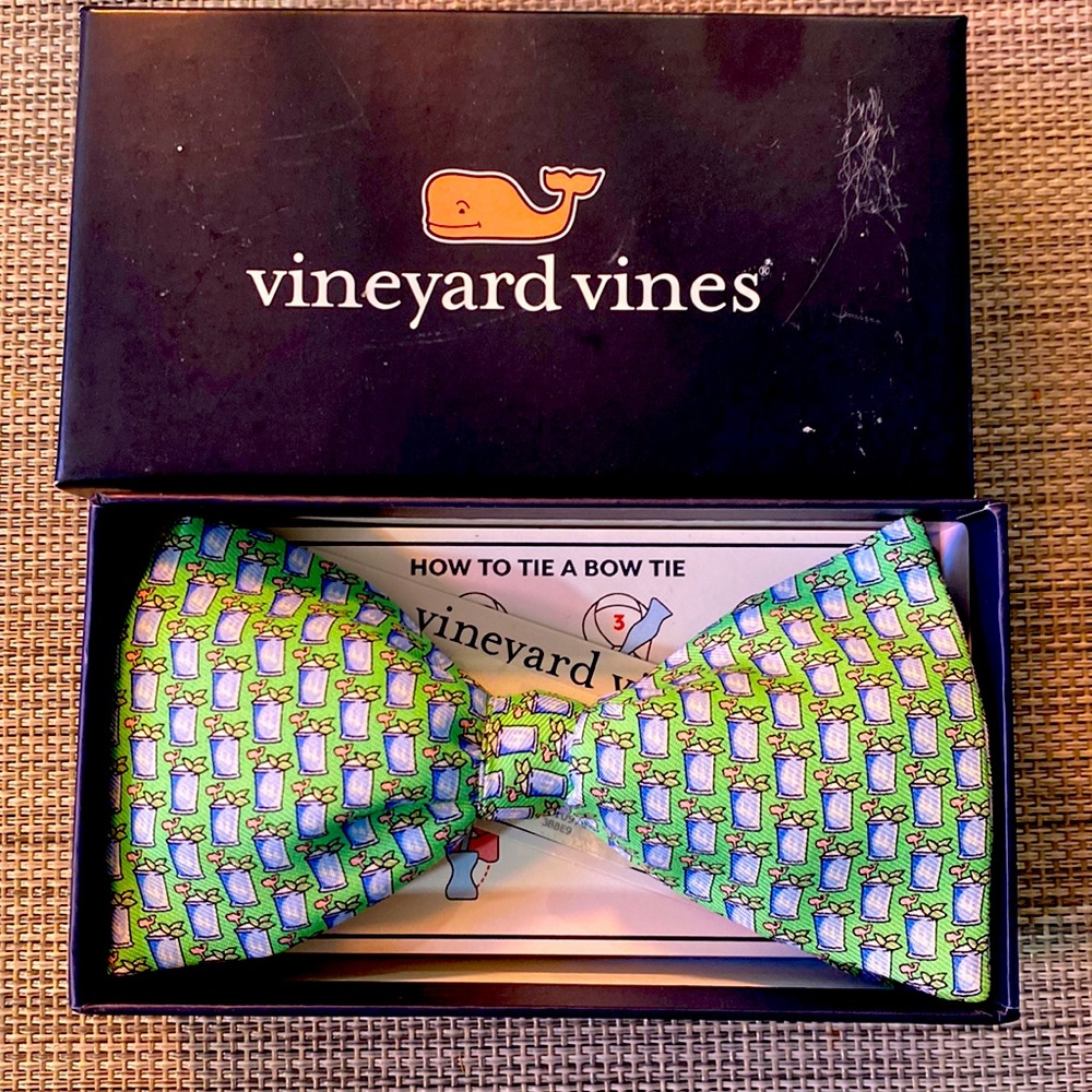 Brand new in box Vineyard Vines bow tie